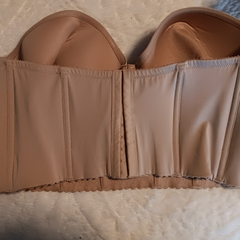 Seamless Strapless Bra in Nude